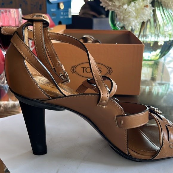 Tod’s sandals size 39/9. Used a handful of times. - Picture 5 of 6
